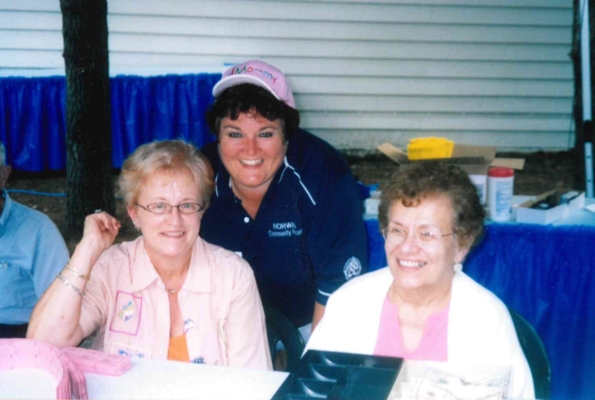 Rosanne Kathy & volunteer